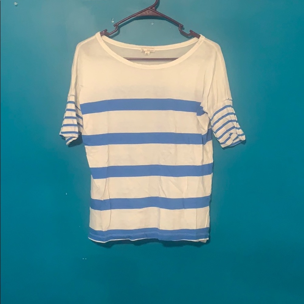 Quarter sleeve striped shirt